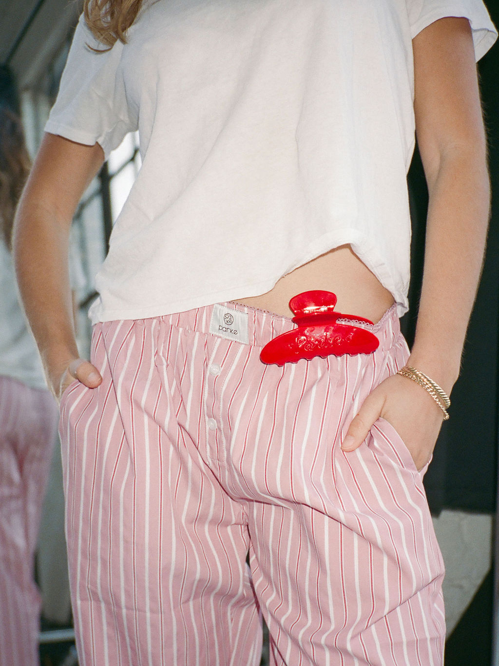girl wearing ruby claw clip -ruby