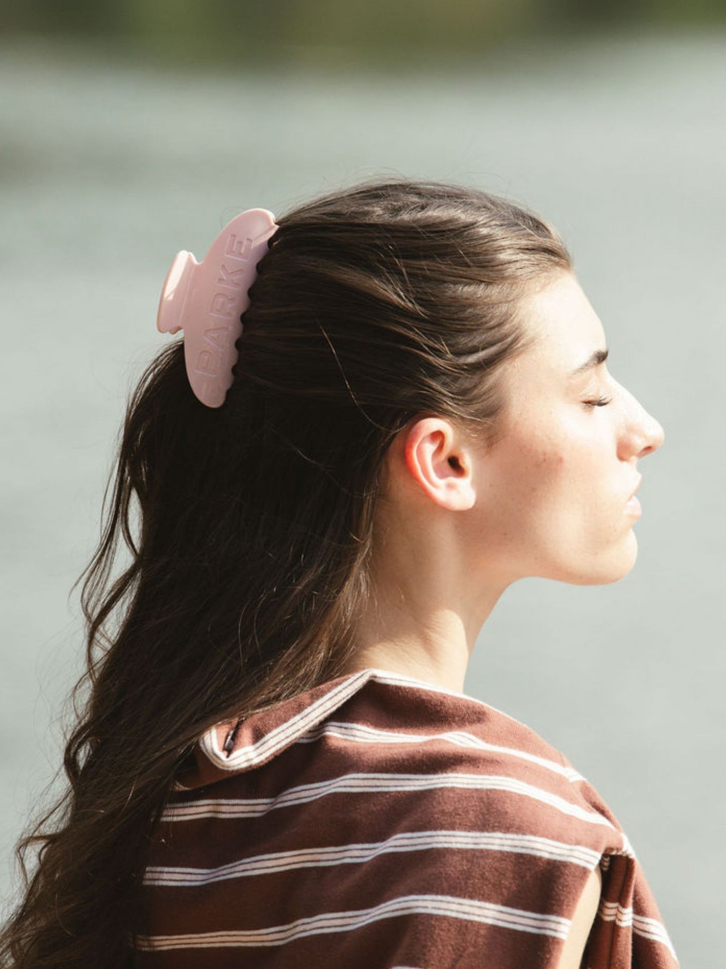 girl wearing Hometown Clip -rose