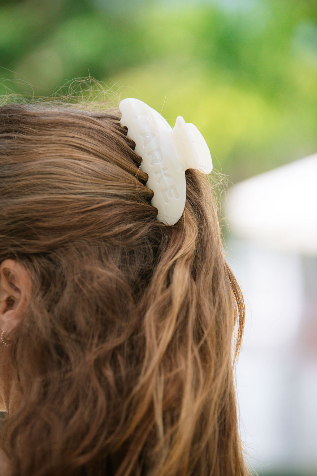 girl wearing claw clip -peel