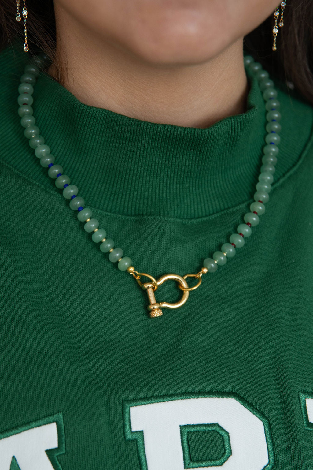 girl wearing spicy dan necklace -clover