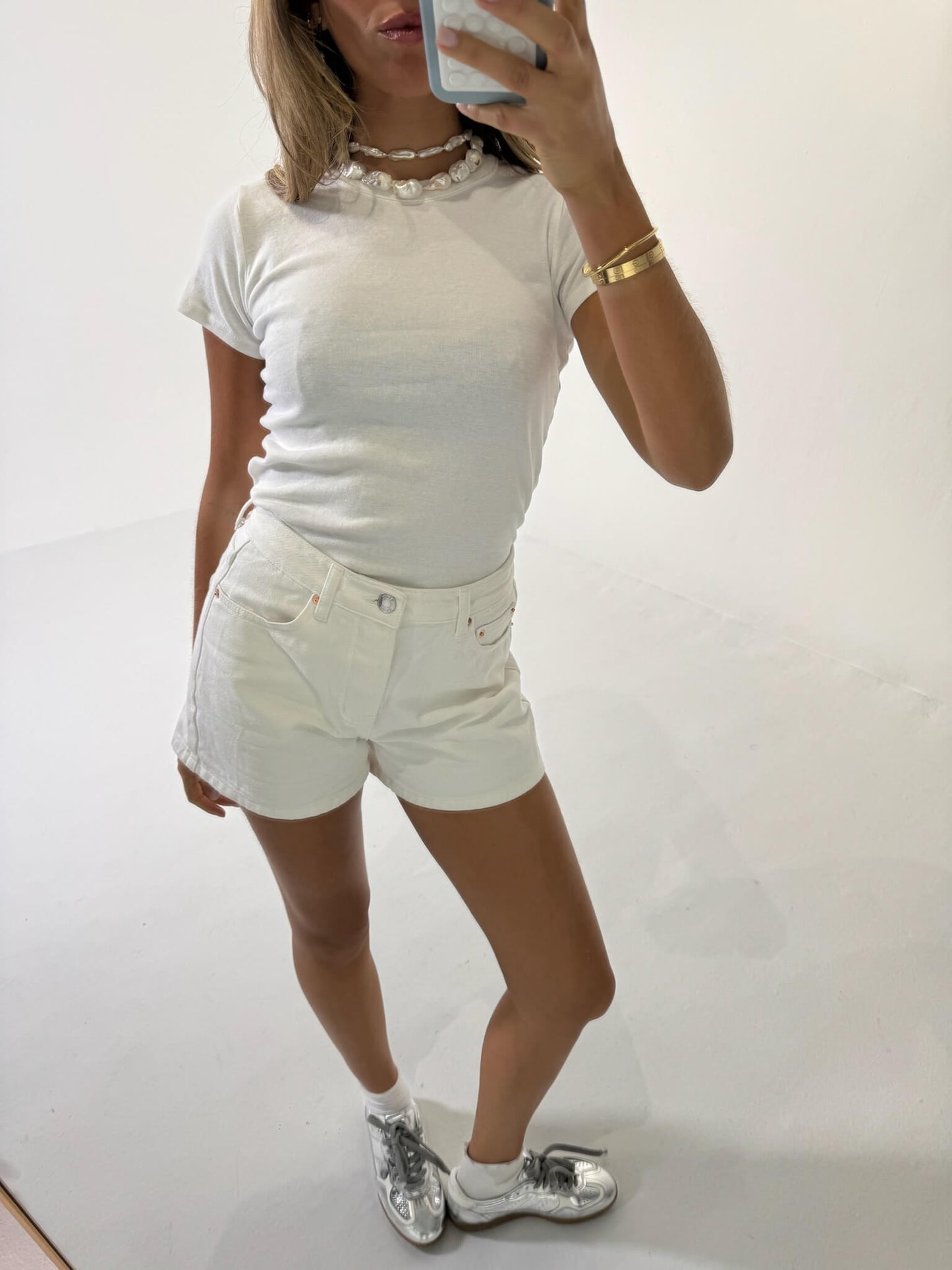 girl wearing white 90s shorts -white