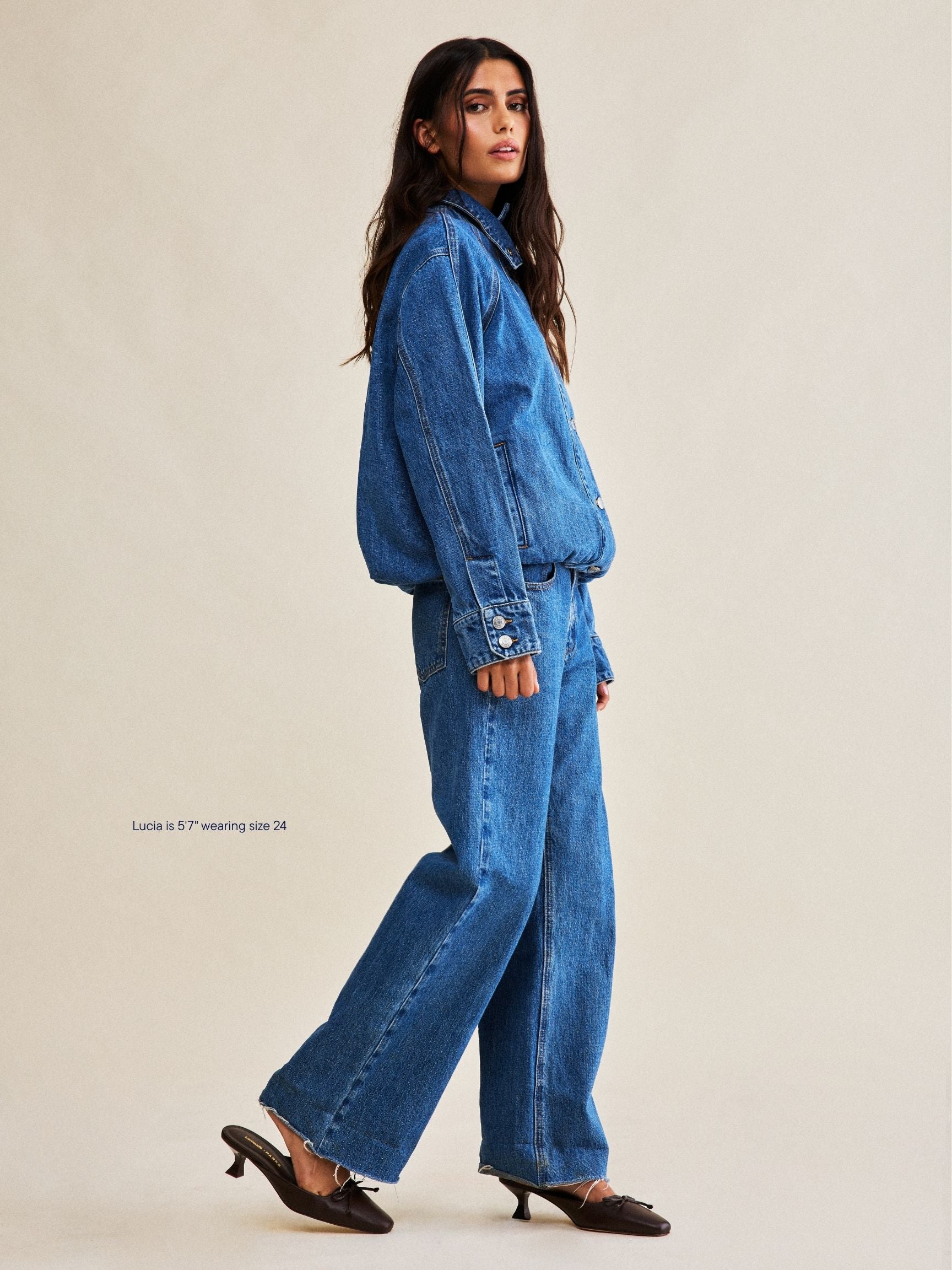girl wearing low rise baggy jeans -medium wash