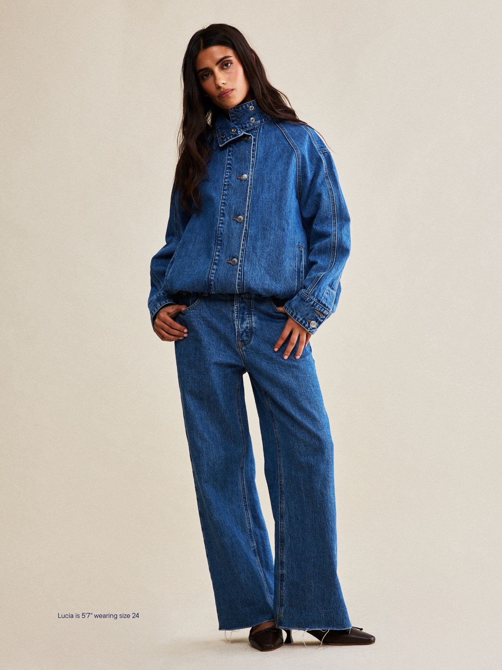 girl wearing low rise baggy jeans -medium wash