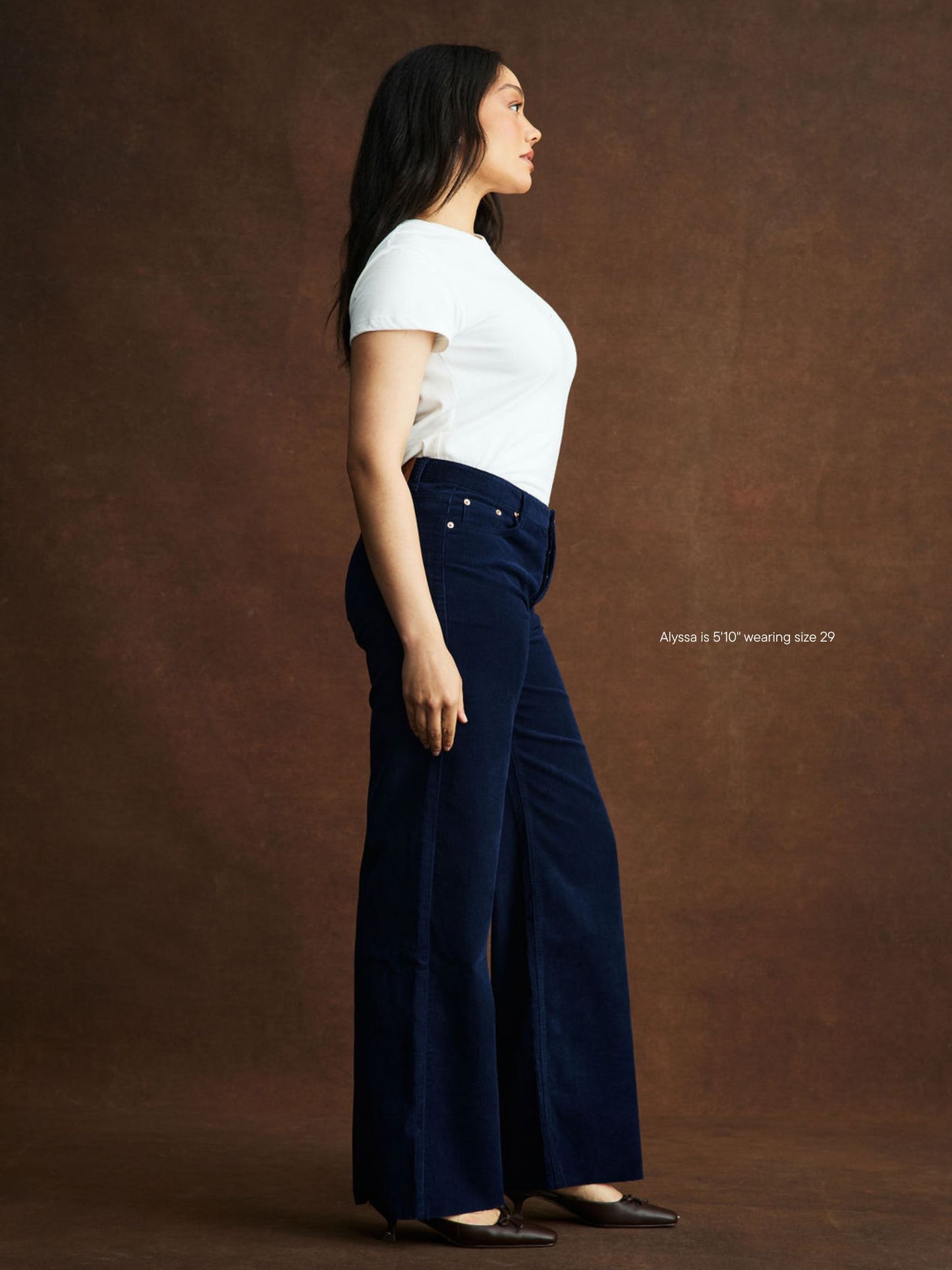 girl wearing Low Rise Baggy Pants -navy corduroy