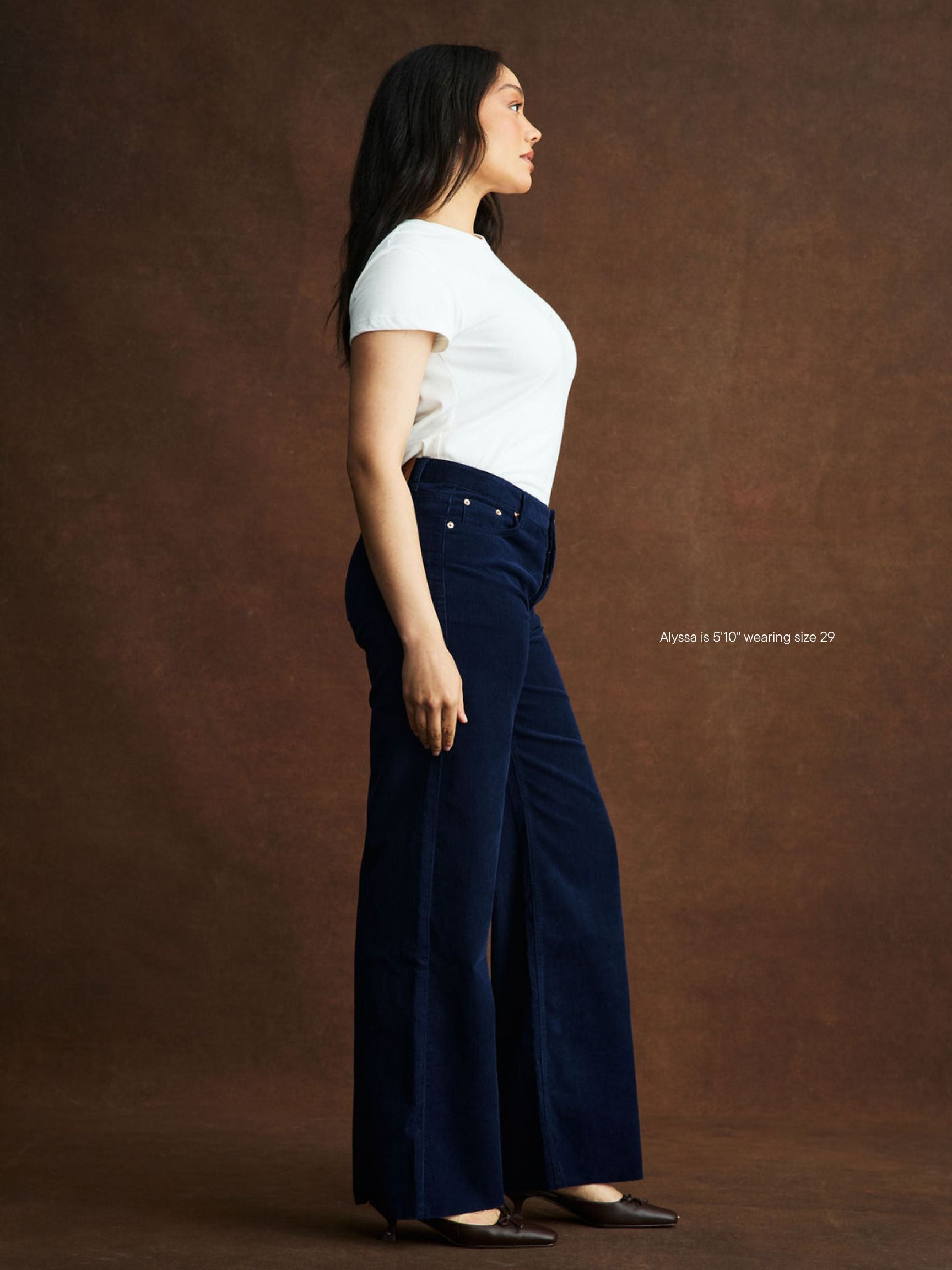 girl wearing Low Rise Baggy Pants -navy corduroy