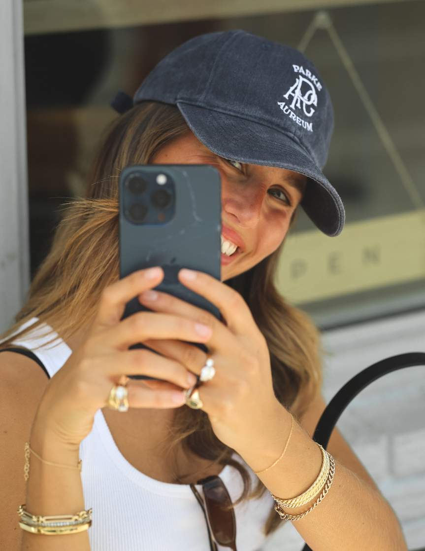 girl wearing parke x aureum hat -navy