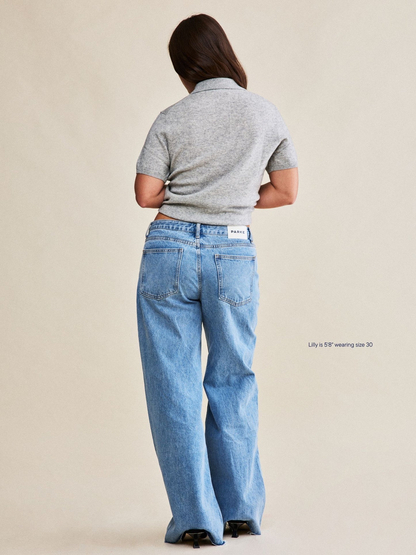 girl wearing low rise baggy jean -vintage wash