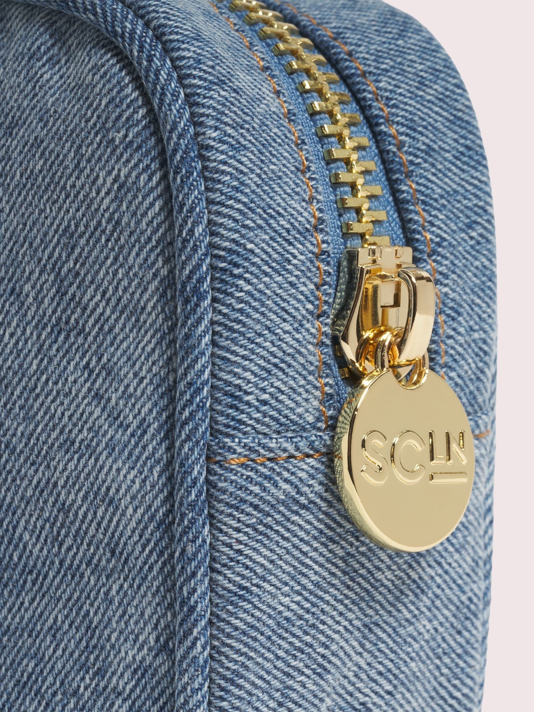 Small Pouch flat lay -vintage wash