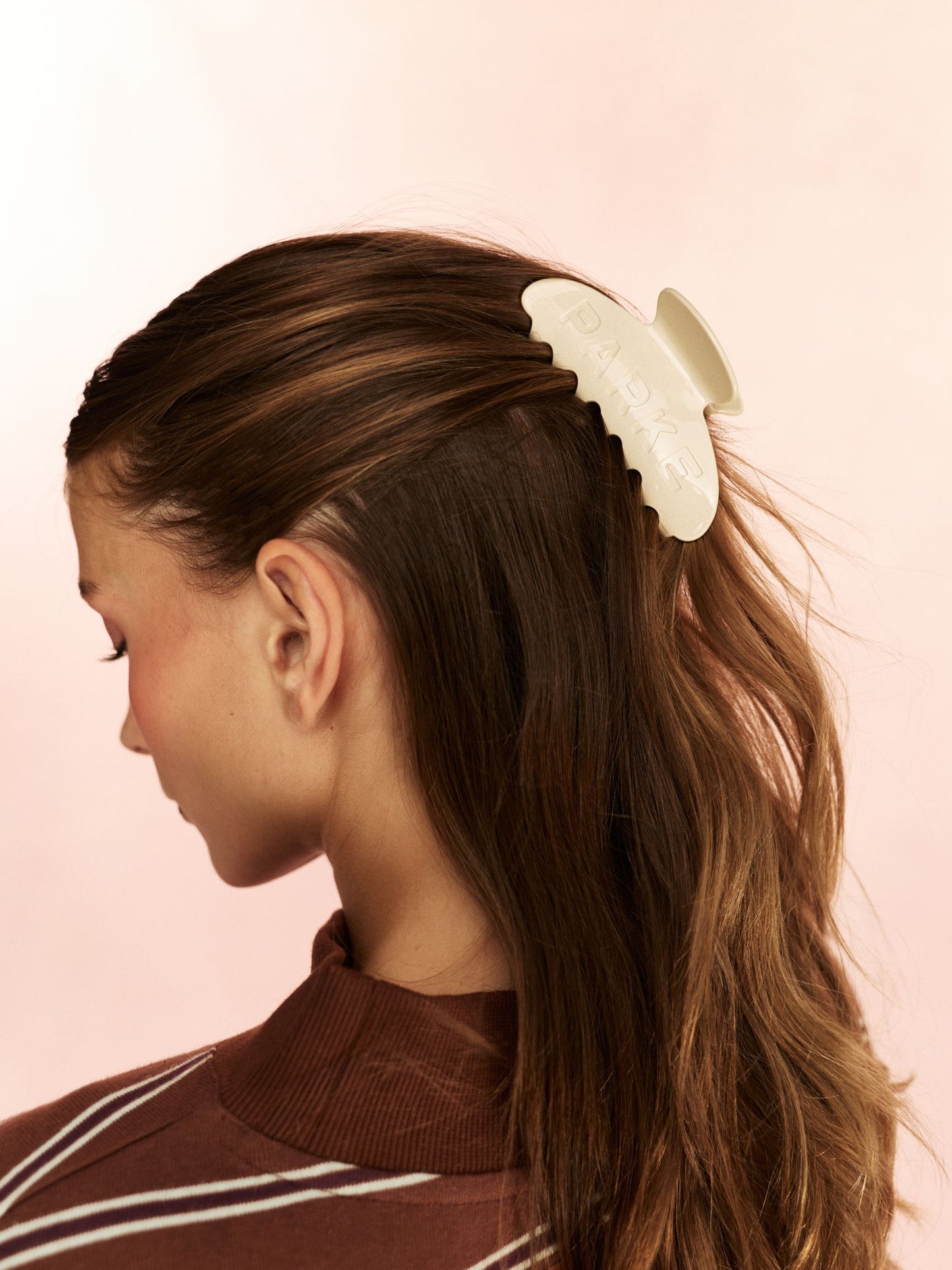 girl wearing Tonal Claw Clip -oat
