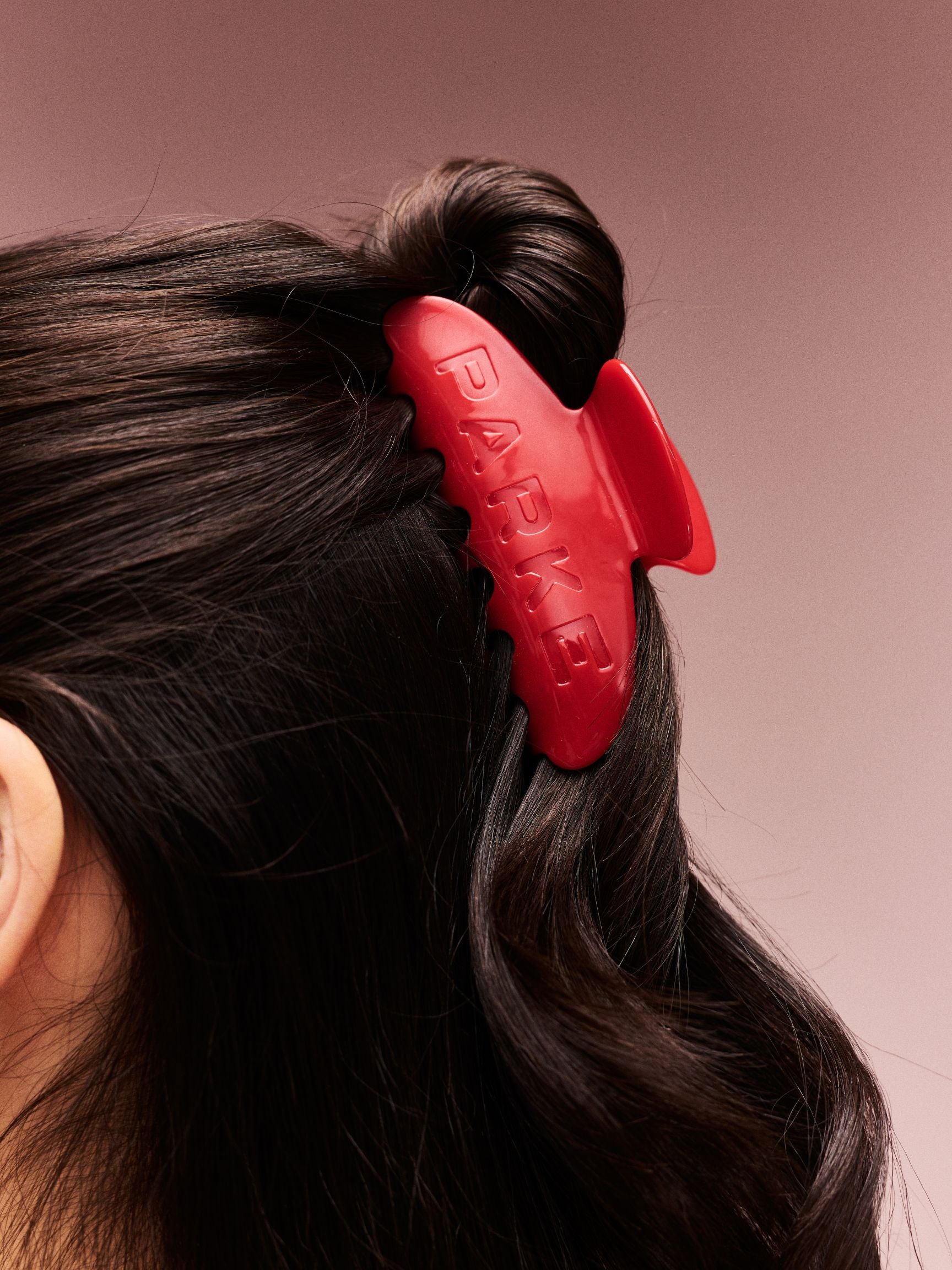 girl wearing Claw Clip -crimson