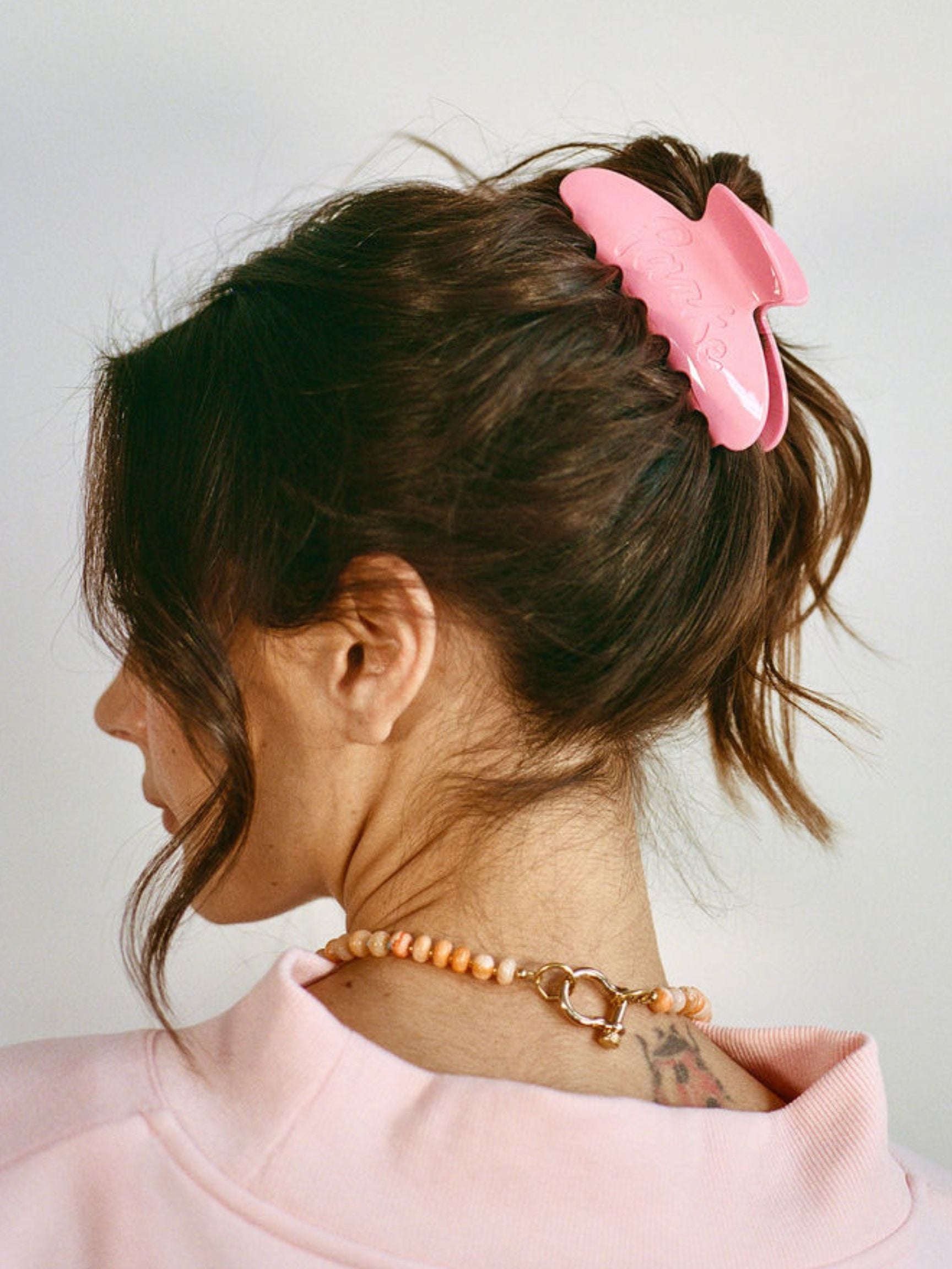 girl wearing Cities Claw Clip -taffy