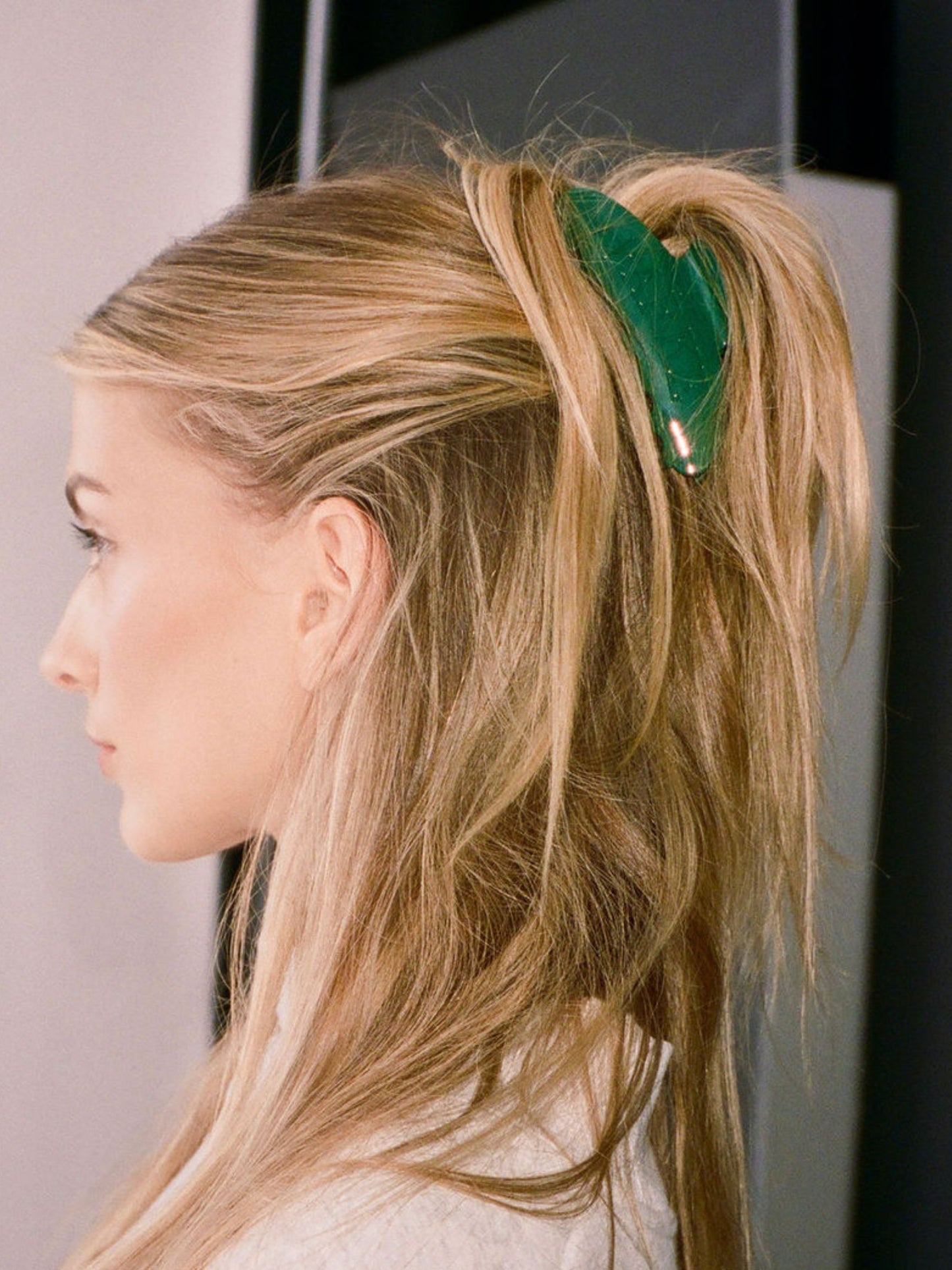 girl wearing Cities Claw Clip -cedar