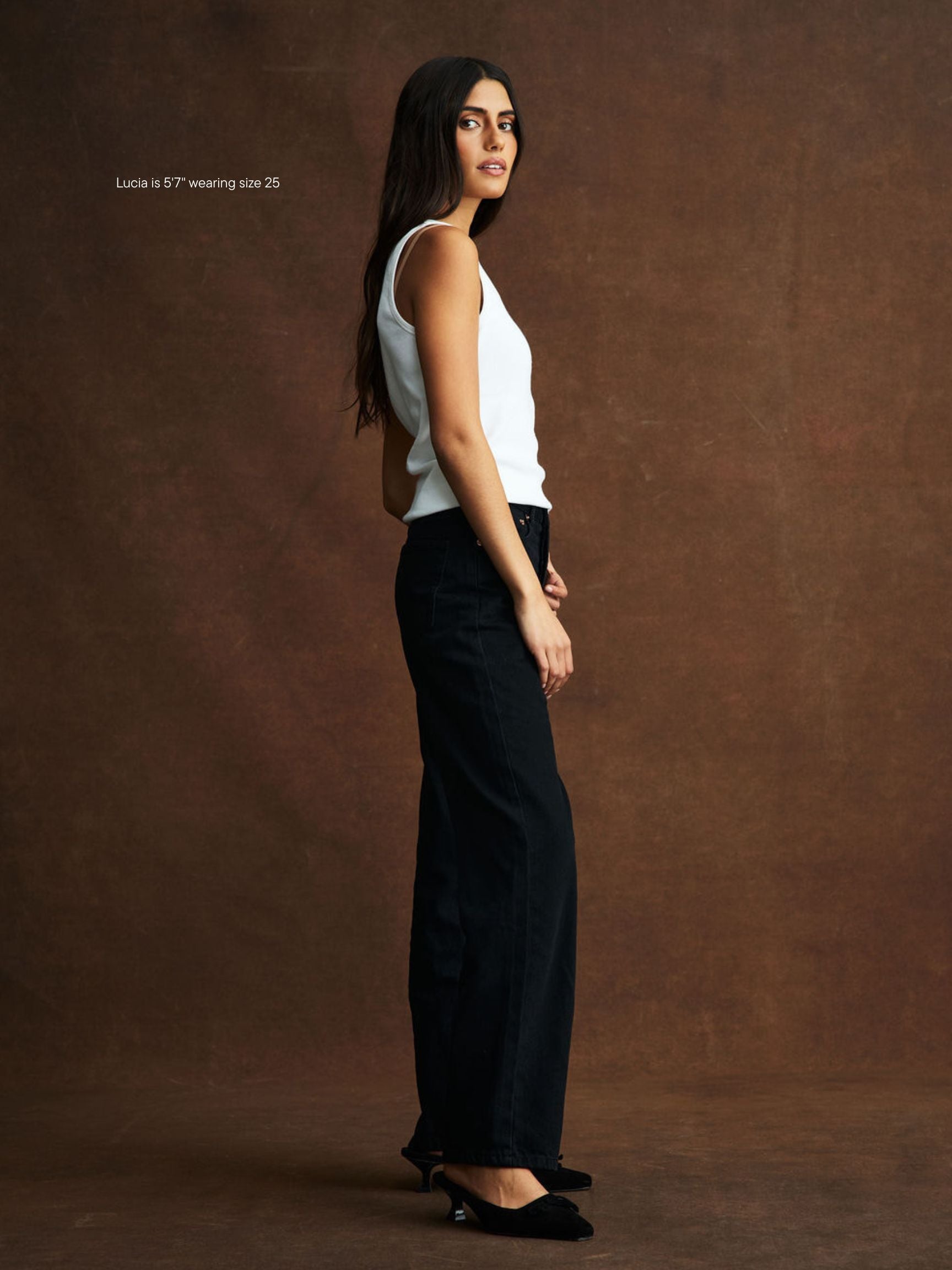 girl wearing classic straight jean -black