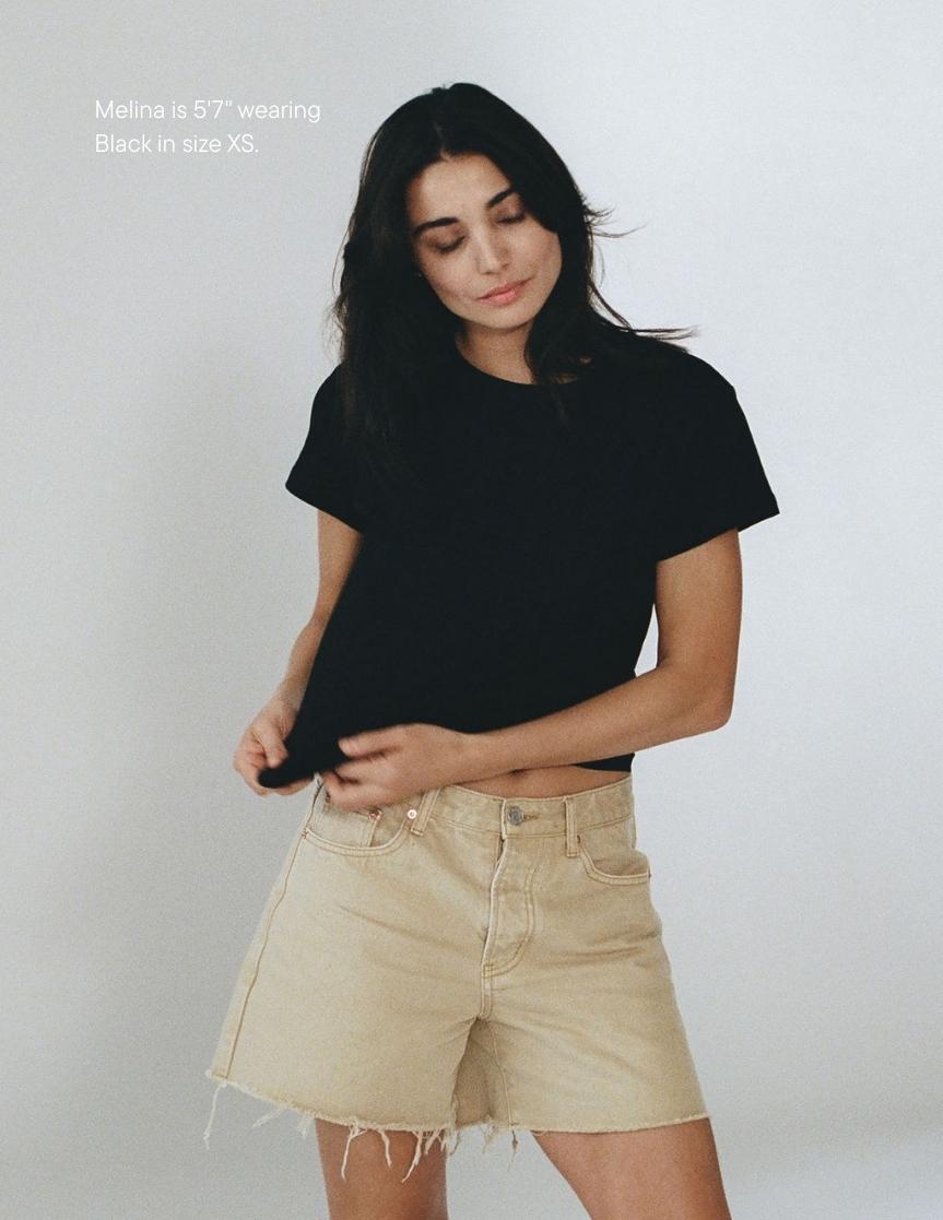 girl wearing black classic tee -black