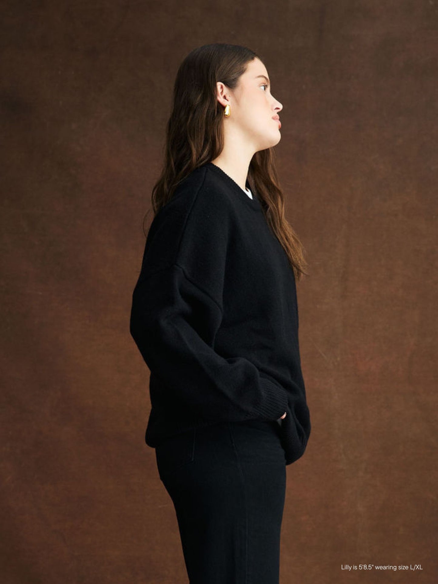 girl wearing Crewneck Sweater -black