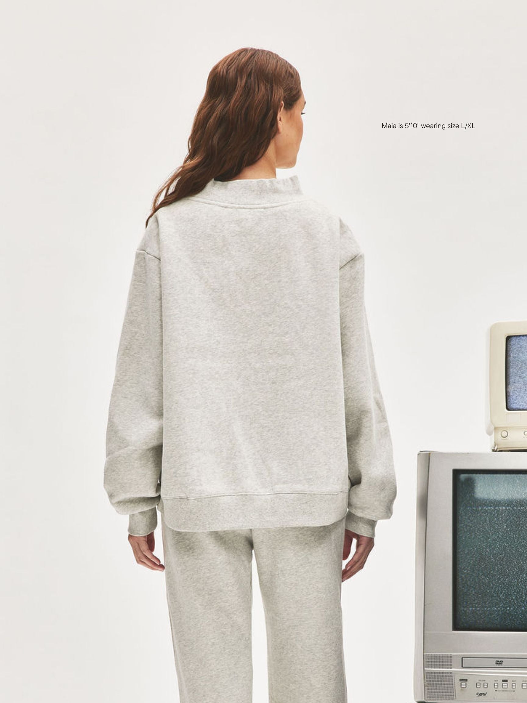 girl wearing Nostalgia Varsity Mockneck -classic grey + white 