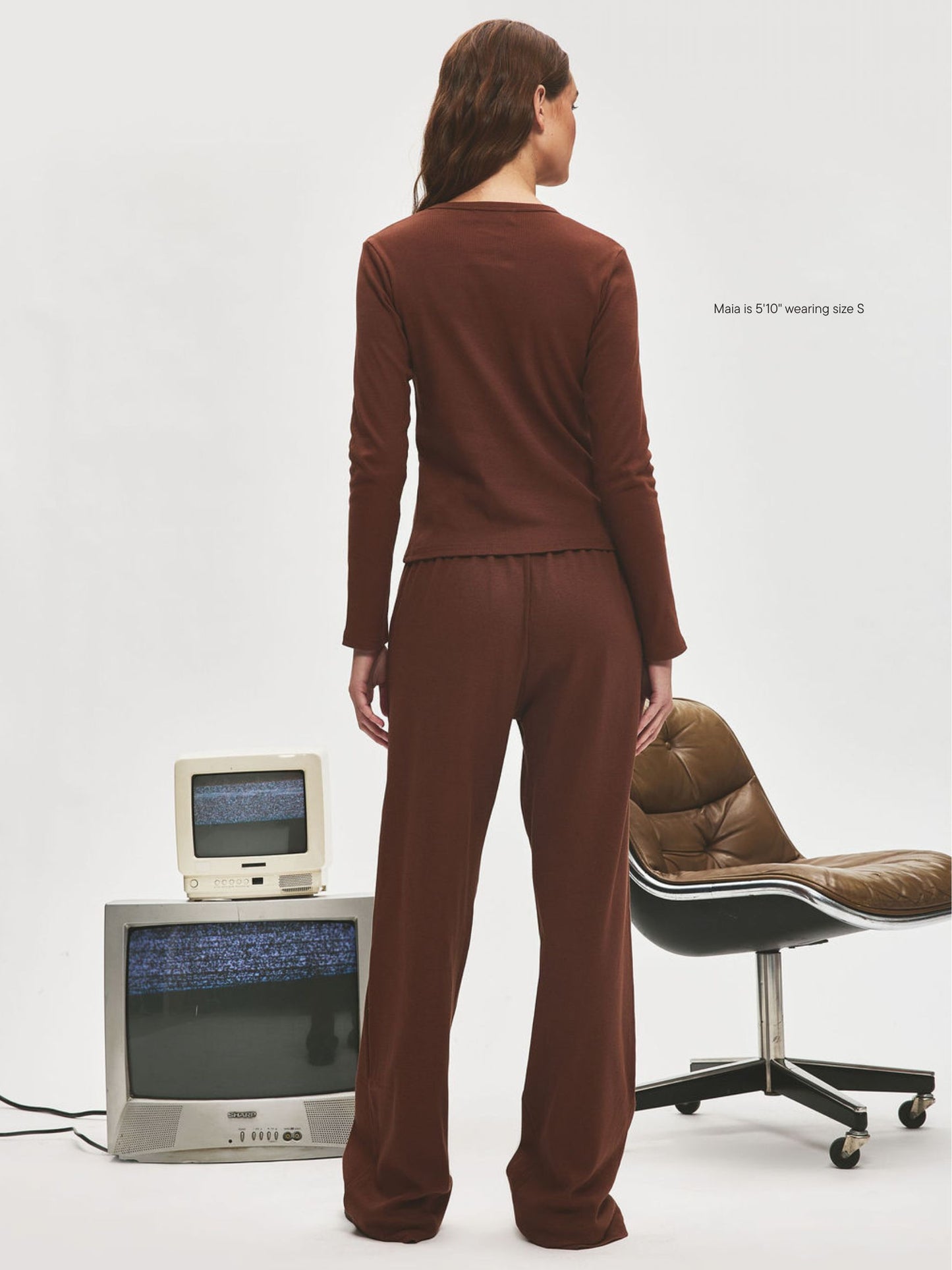 girl wearing Ribbed Cotton Boxer Pant -mocha