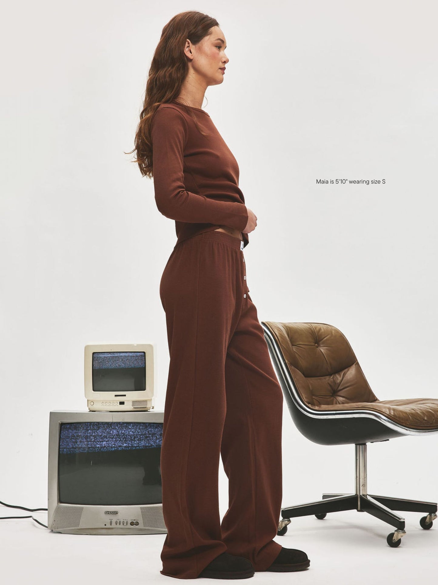 girl wearing Ribbed Cotton Boxer Pant -mocha