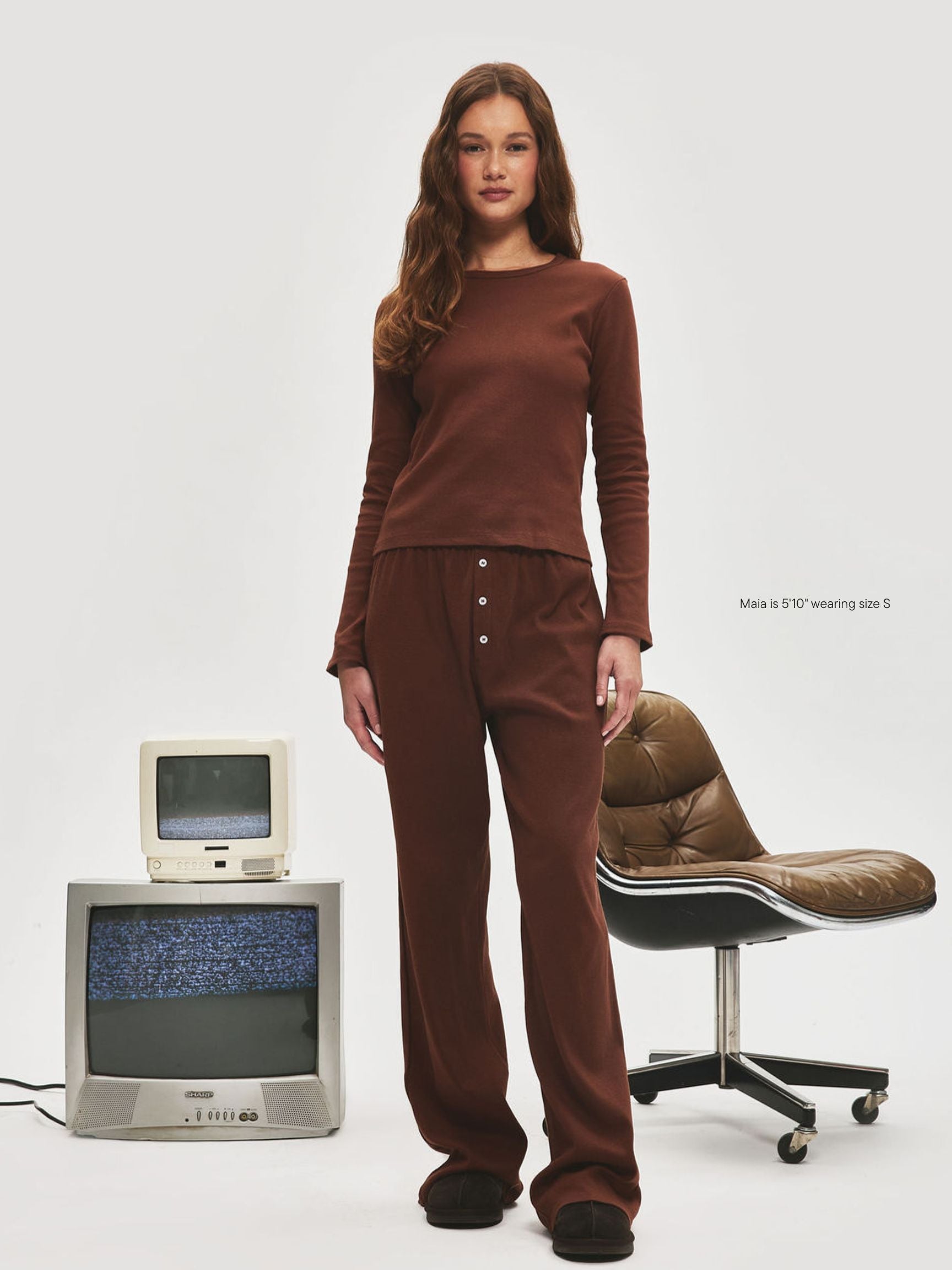 girl wearing Ribbed Cotton Boxer Pant -mocha