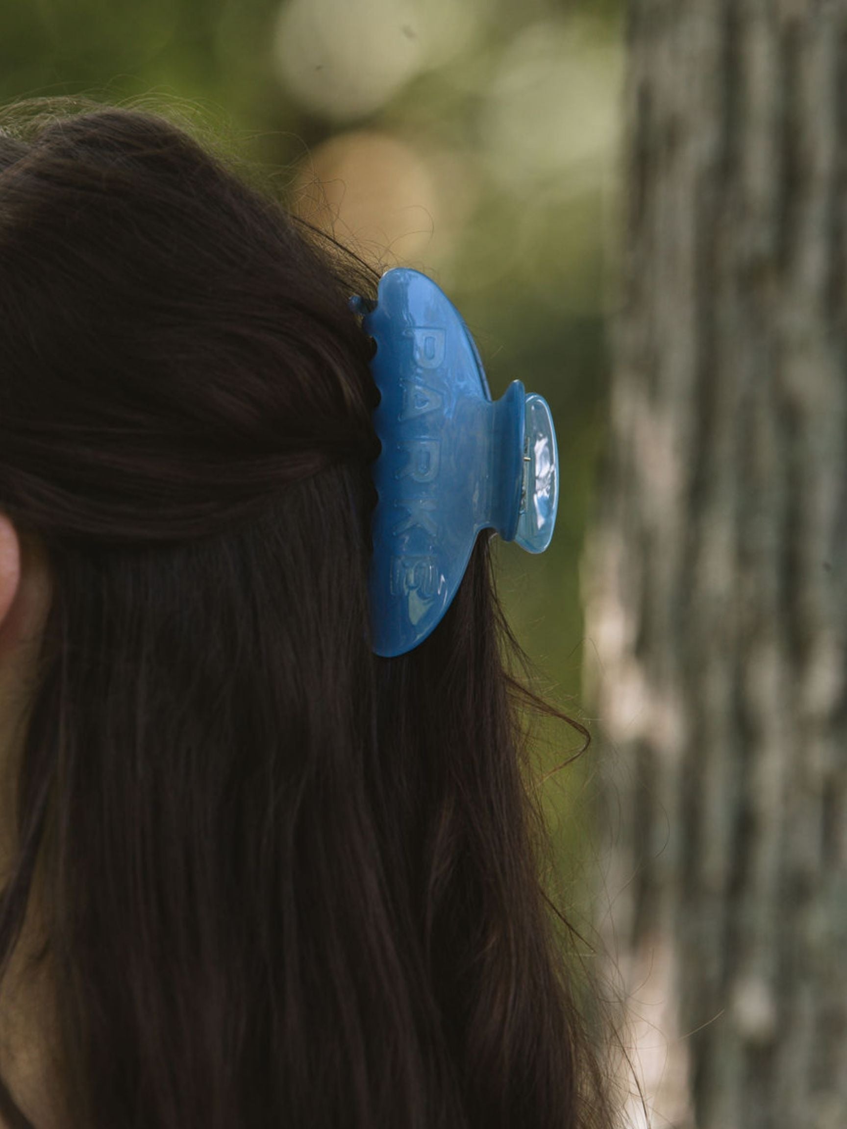 girl wearing Hometown Clip -crown blue