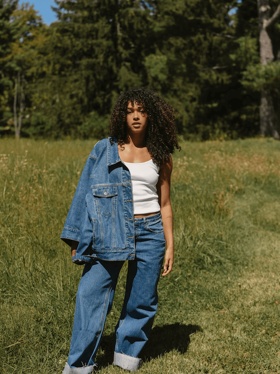 girl wearing low rise baggy jeans- med wash