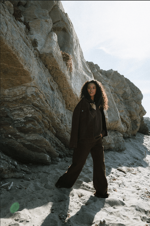 girl wearing low rise baggy jeans - chocolate