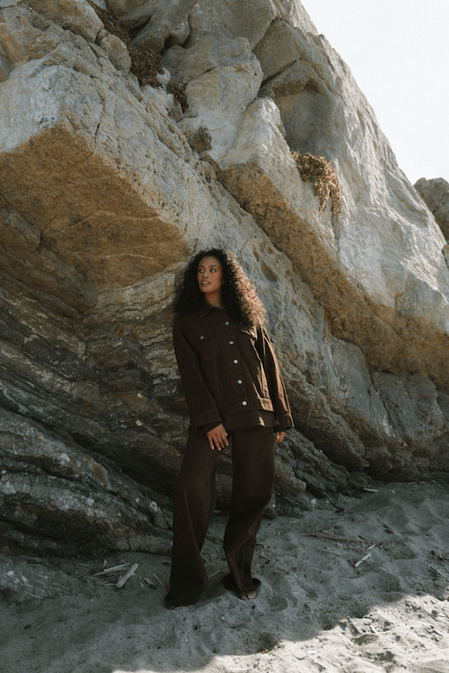girl wearing low rise baggy jeans - chocolate