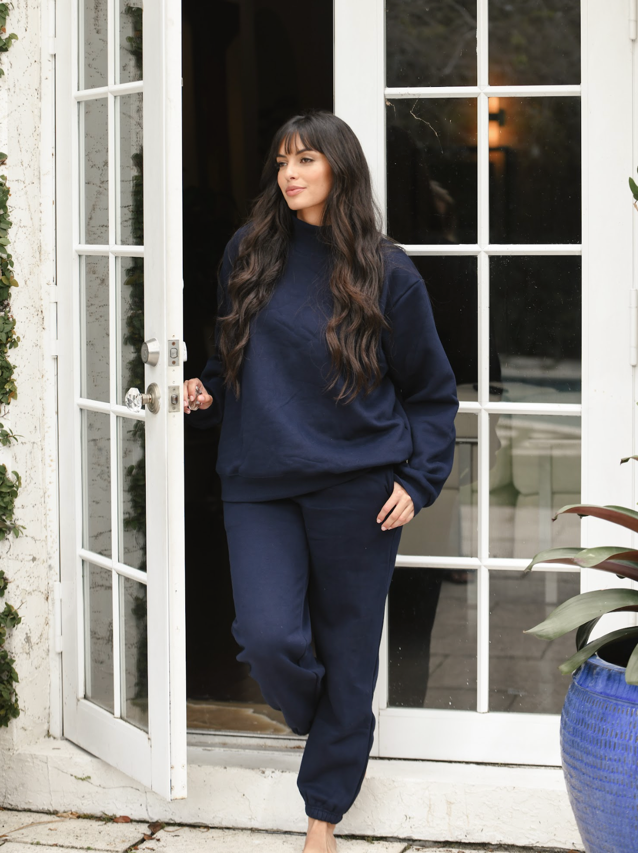 girl wearing navy sweatpants- navy